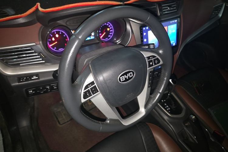 Used BYD G5 2014 1.5TID Automatic Prestige Model Steering Wheel