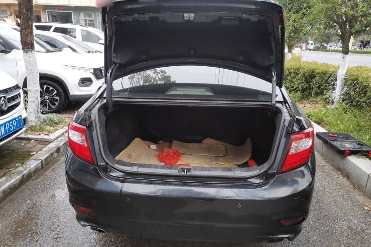 Used BYD G5 2014 1.5TID Automatic Prestige Model Trunk