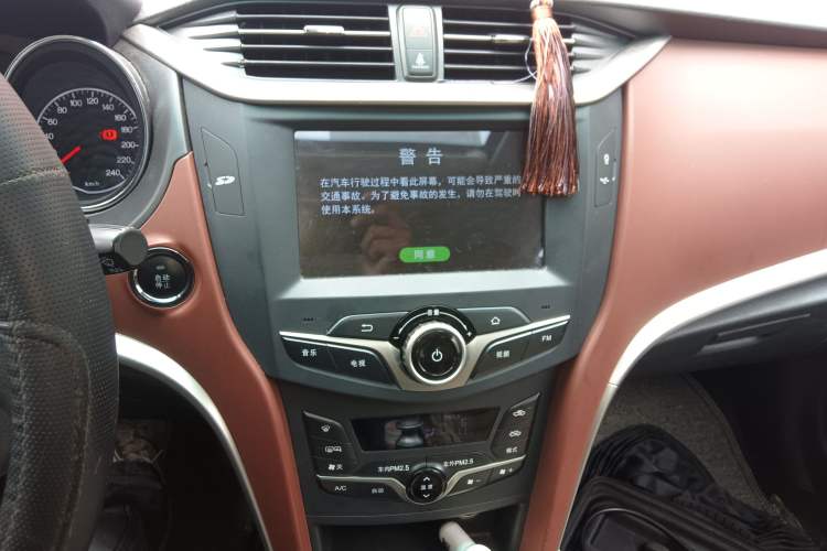 Used BYD G5 2014 1.5TI Manual Flagship Edition Audio And AC Panel