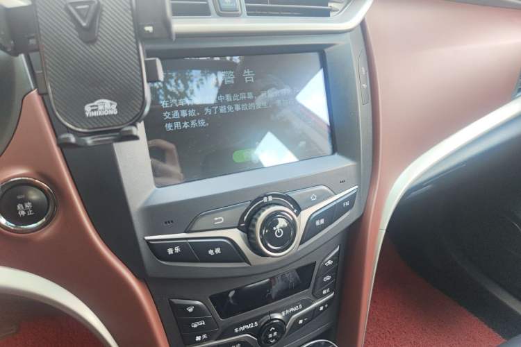 Used BYD G5 2014 1.5TID Automatic Prestige Model Audio And AC Panel