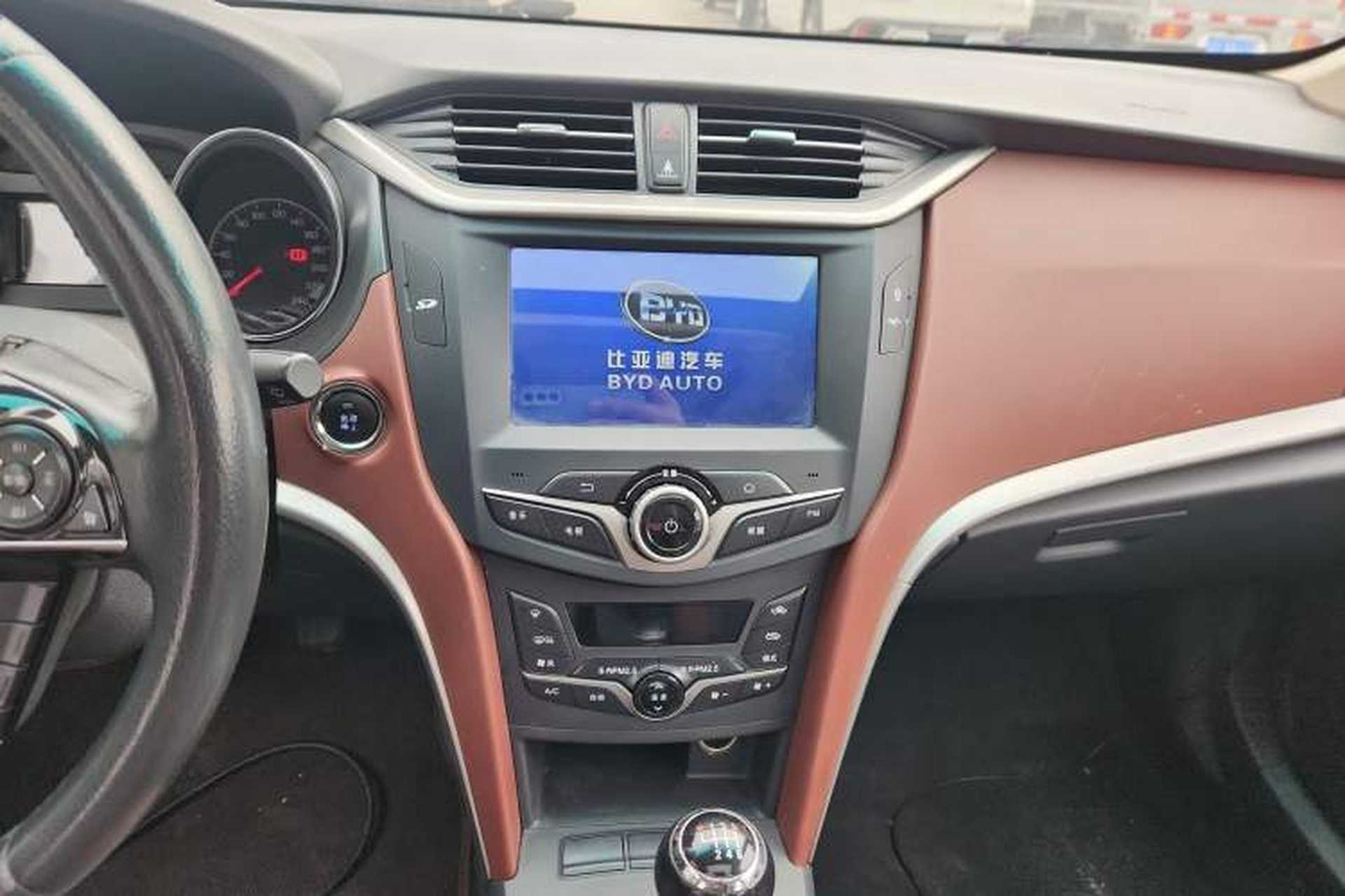 Used BYD G5 2014 1.5TI Manual Flagship Edition Audio And AC Panel