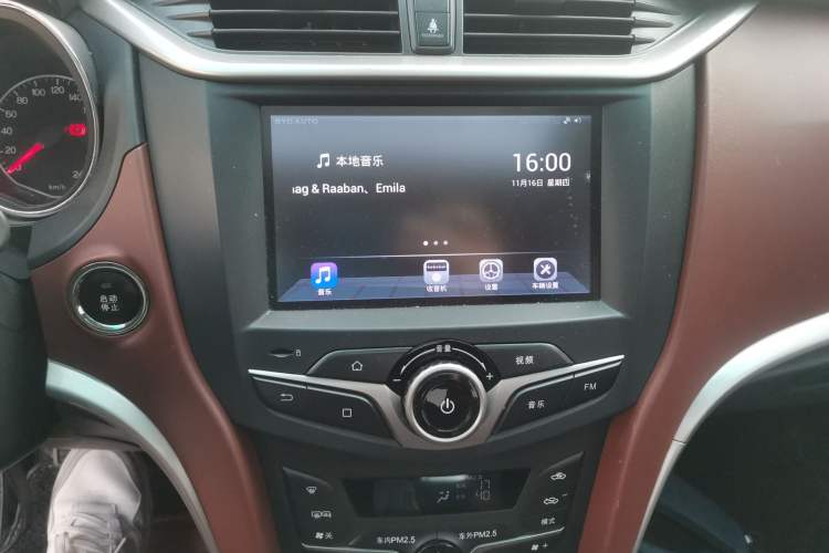 Used BYD G5 2014 1.5TID Automatic Prestige Model Audio And AC Panel