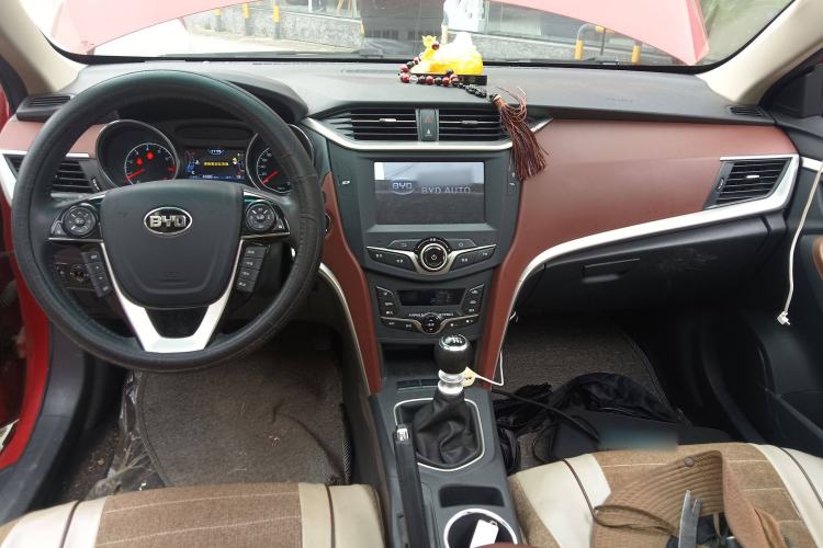 Used BYD G5 2014 1.5TI Manual Flagship Edition Center Console