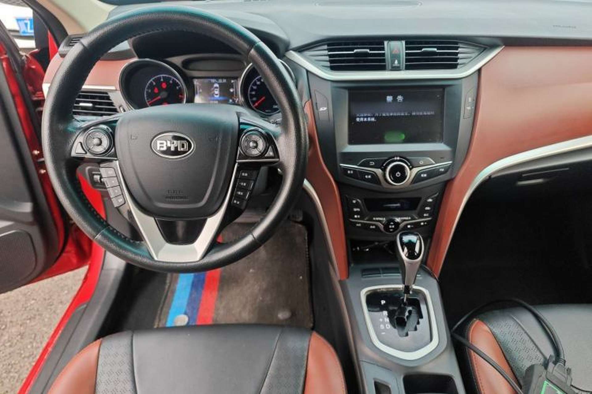 Used BYD G5 2014 1.5TID Automatic Flagship Model Center Console