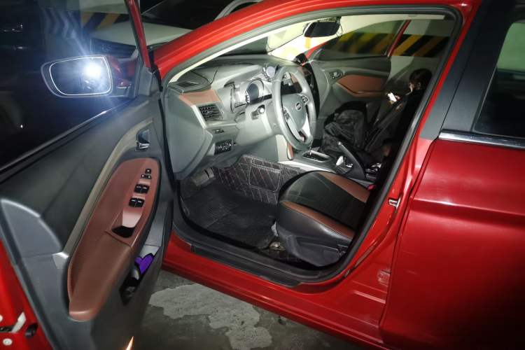 Used BYD G5 2014 1.5TID Automatic Prestige Model Driver Seat