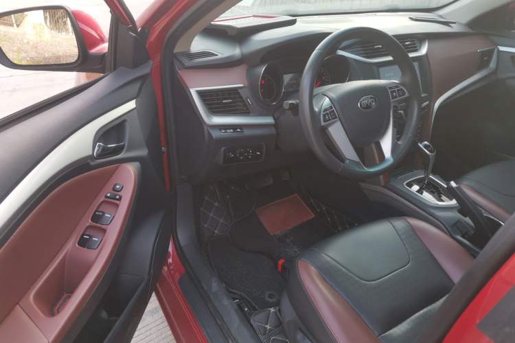 Used BYD G5 2014 1.5TID Automatic Prestige Model Driver Seat