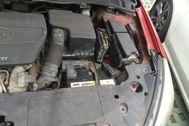 Used BYD G5 2014 1.5TI Manual Flagship Edition Engine Bay Left