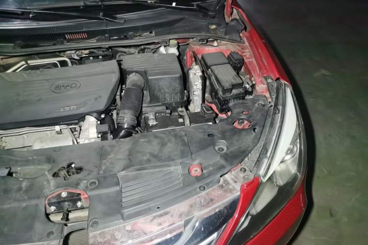 Used BYD G5 2014 1.5TID Automatic Prestige Model Engine Bay Left