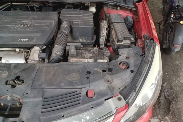 Used BYD G5 2014 1.5TID Automatic Prestige Model Engine Bay Left