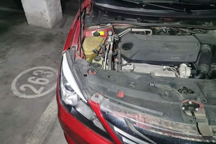 Used BYD G5 2014 1.5TID Automatic Prestige Model Engine Bay Right