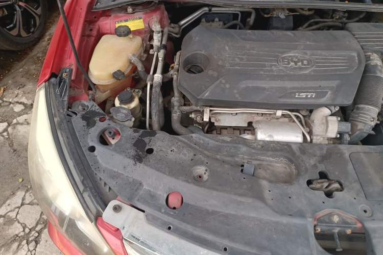 Used BYD G5 2014 1.5TID Automatic Prestige Model Engine Bay Right
