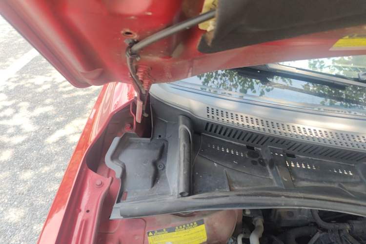 Used BYD G5 2014 1.5TID Automatic Prestige Model Engine Bay Right