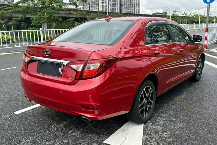 Used BYD G5 2014 1.5TID Automatic Prestige Model Exterior 4