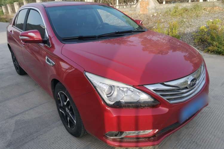 Used BYD G5 2014 1.5TID Automatic Prestige Model Front Right 45 Deg