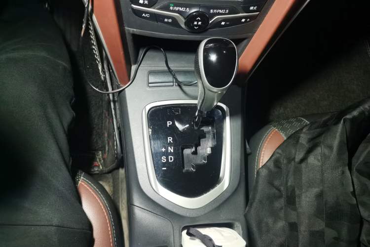 Used BYD G5 2014 1.5TID Automatic Prestige Model Gear Lever