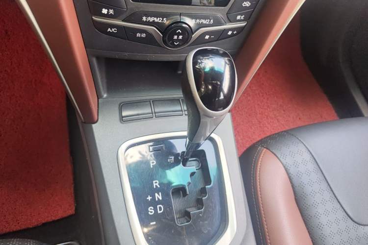 Used BYD G5 2014 1.5TID Automatic Prestige Model Gear Lever