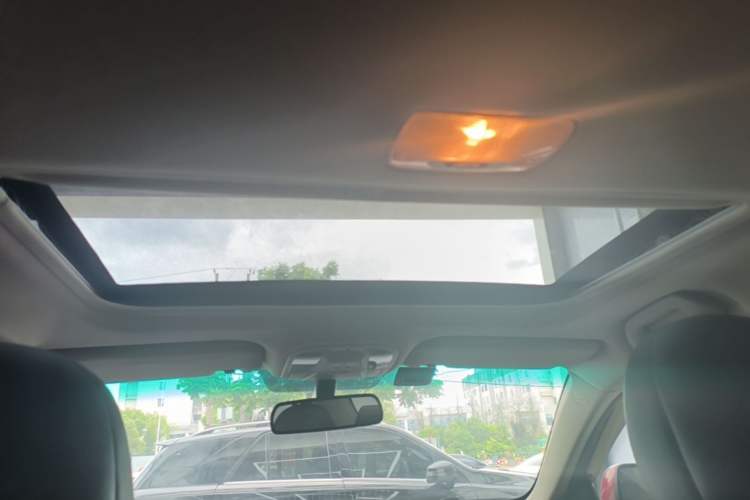 Used BYD G5 2014 1.5TID Automatic Prestige Model Headliner
