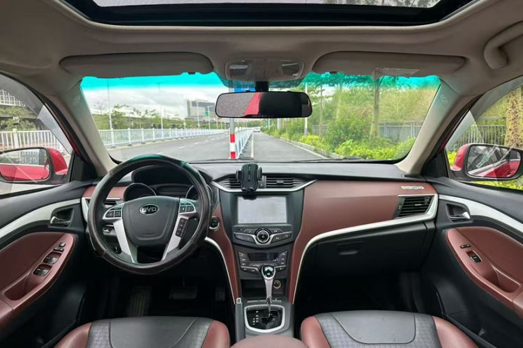 Used BYD G5 2014 1.5TID Automatic Prestige Model Interior 1