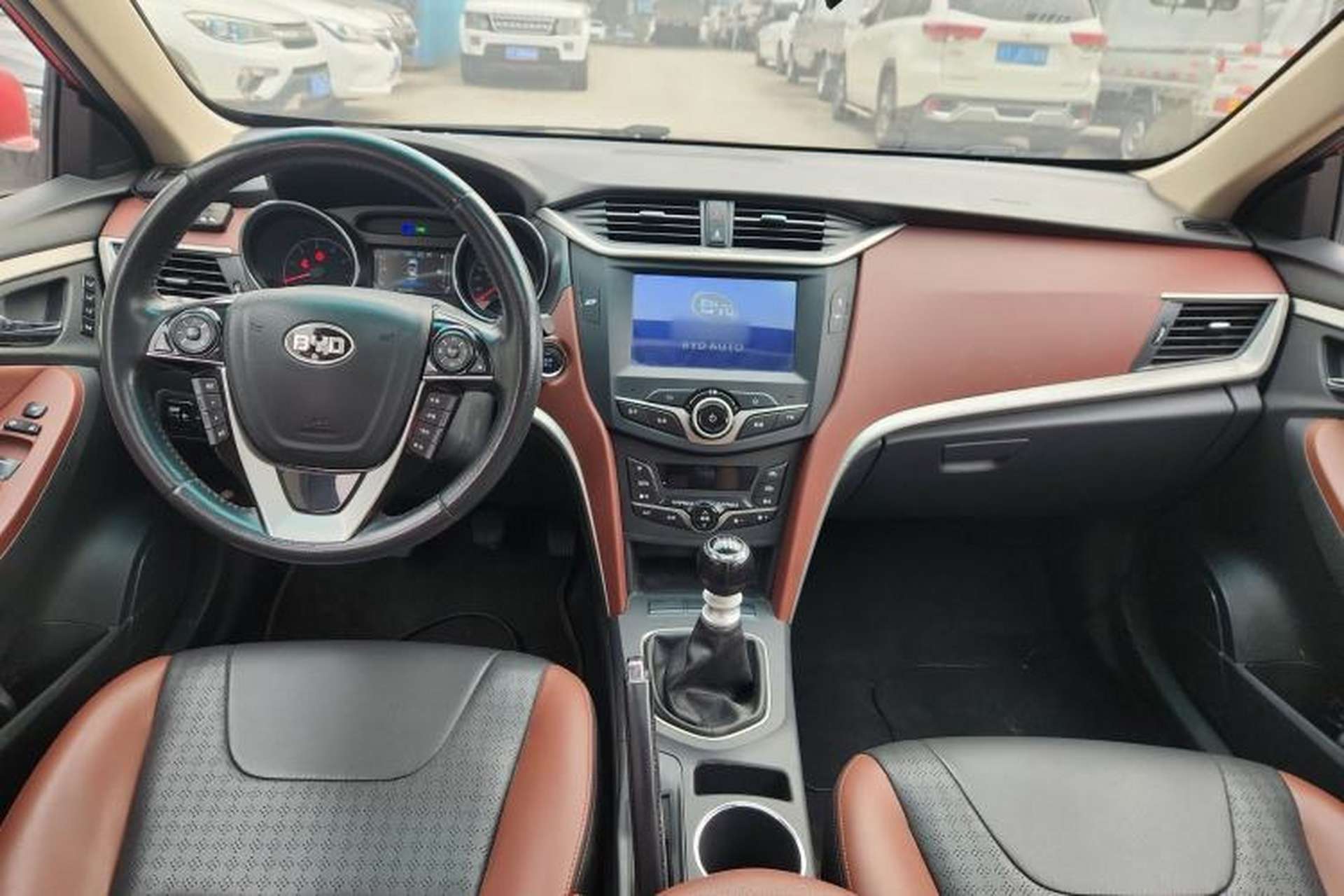 Used BYD G5 2014 1.5TI Manual Flagship Edition Interior 2