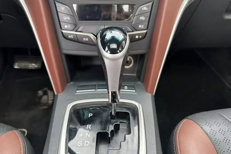 Used BYD G5 2014 1.5TID Automatic Prestige Model Interior 5