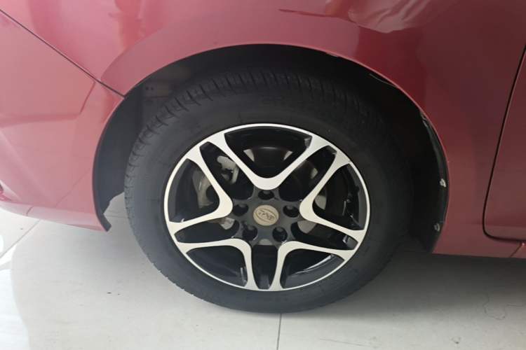 Used BYD G5 2014 1.5TID Automatic Prestige Model Left Front Wheel Hub