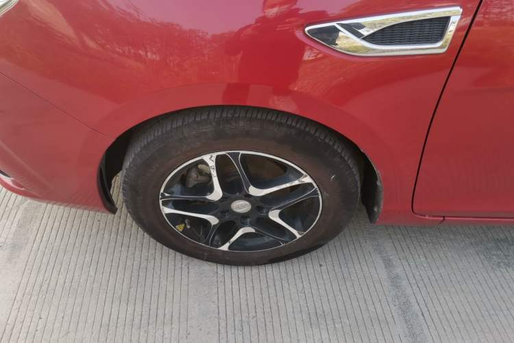 Used BYD G5 2014 1.5TID Automatic Prestige Model Left Front Wheel Hub