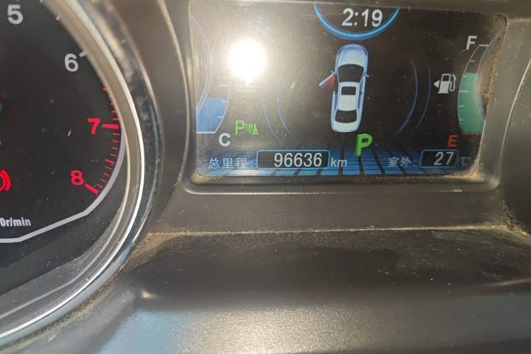 Used BYD G5 2014 1.5TID Automatic Flagship Model Odometer Close Up