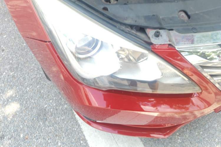 Used BYD G5 2014 1.5TID Automatic Prestige Model Right Front Headlight