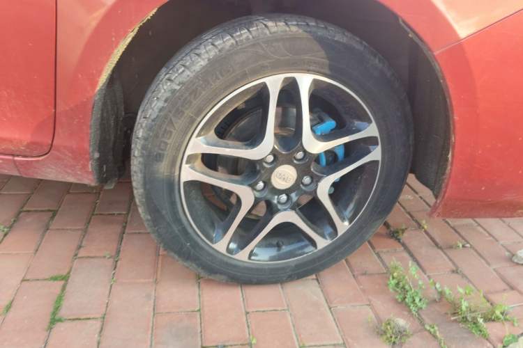 Used BYD G5 2014 1.5TI Manual Luxury Edition Right Front Wheel Hub