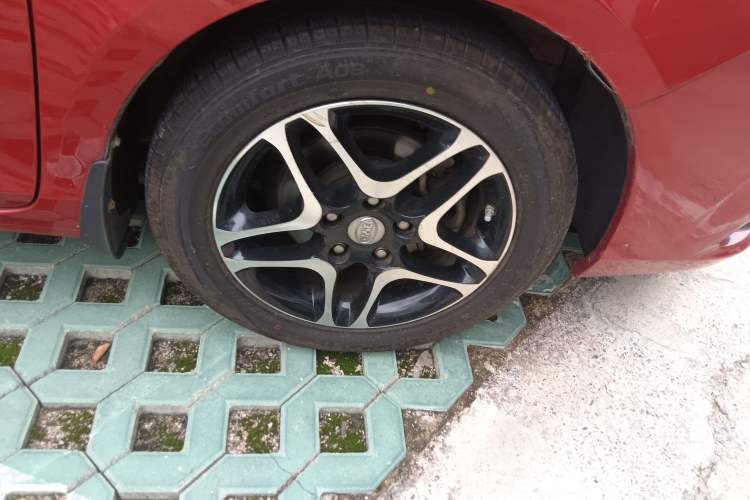 Used BYD G5 2014 1.5TI Manual Flagship Edition Right Front Wheel Hub