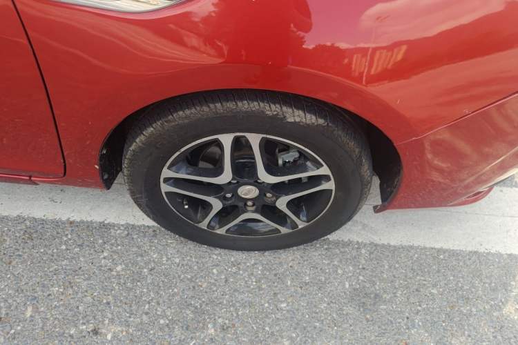 Used BYD G5 2014 1.5TID Automatic Prestige Model Right Front Wheel Hub