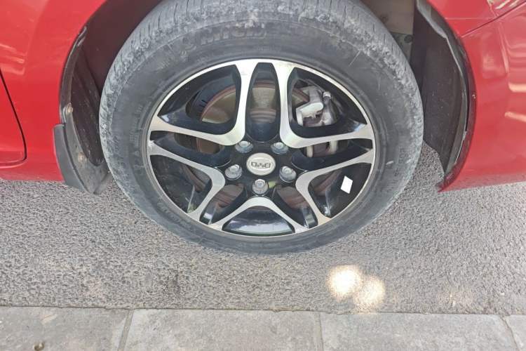 Used BYD G5 2014 1.5TID Automatic Flagship Model Right Front Wheel Hub