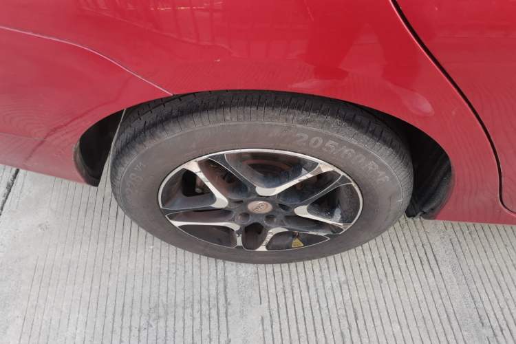 Used BYD G5 2014 1.5TID Automatic Prestige Model Right Rear Wheel Hub