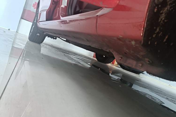 Used BYD G5 2014 1.5TID Automatic Prestige Model Right Side Sill