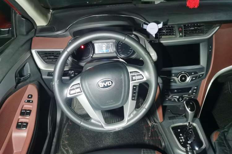 Used BYD G5 2014 1.5TID Automatic Prestige Model Steering Wheel