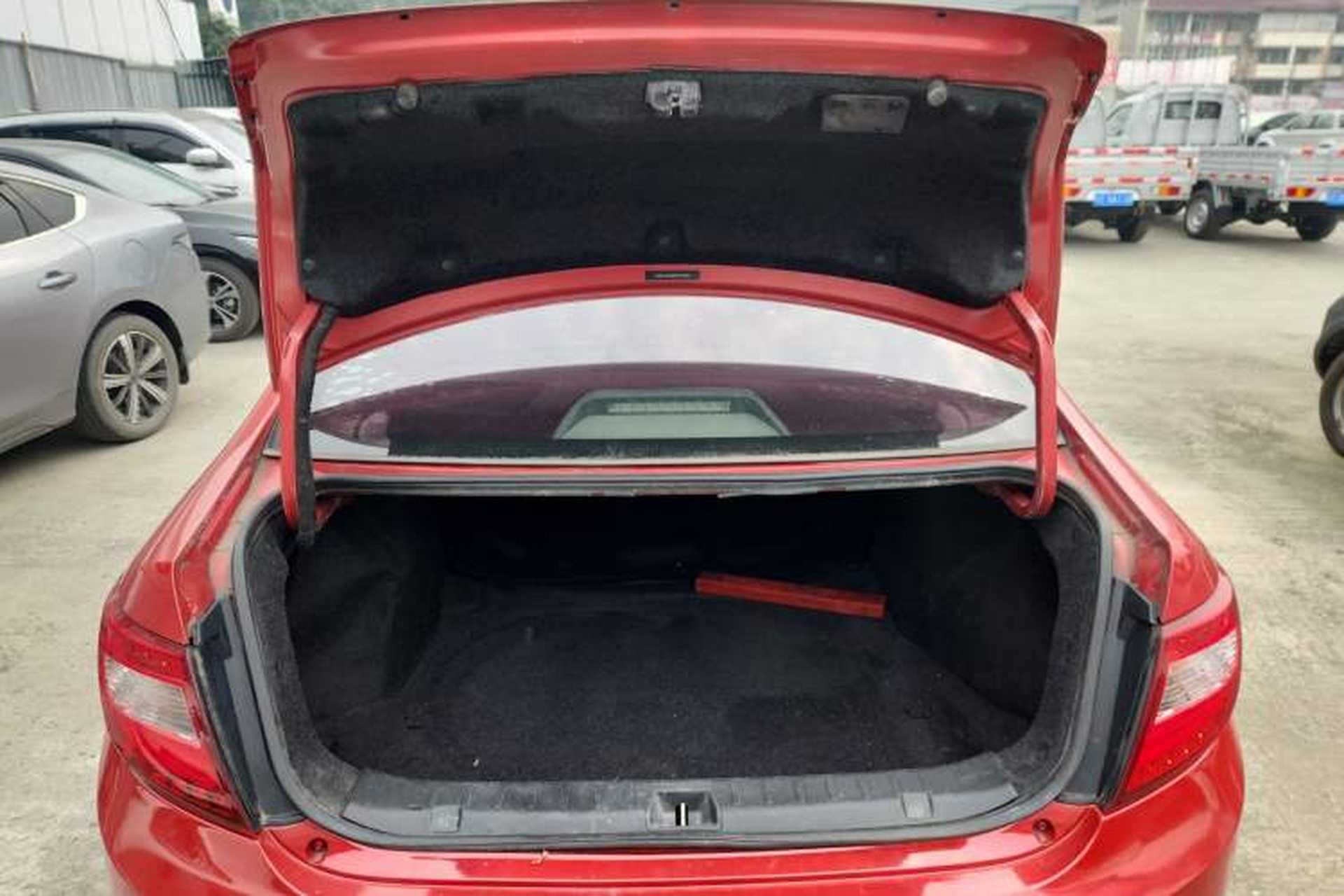 Used BYD G5 2014 1.5TI Manual Flagship Edition Trunk