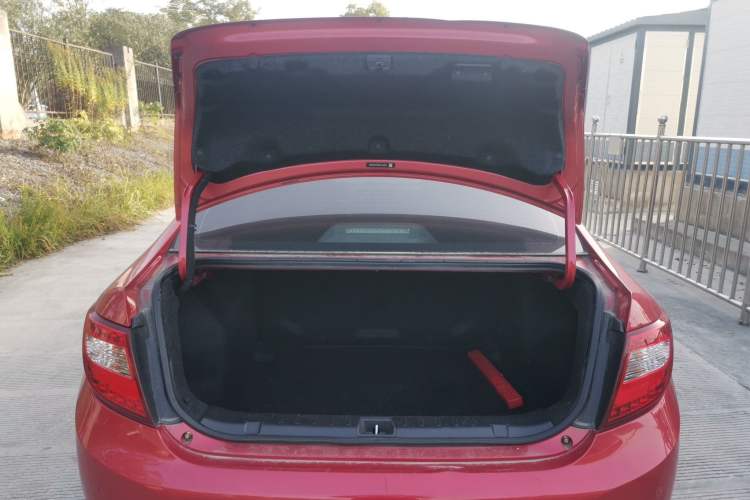 Used BYD G5 2014 1.5TID Automatic Prestige Model Trunk