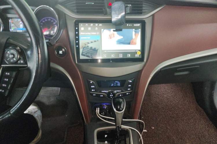 Used BYD G5 2014 1.5TID Automatic Flagship Model Audio And AC Panel