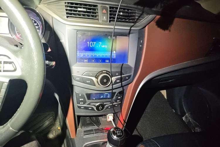 Used BYD G5 2014 1.5TI Manual Luxury Edition Audio And AC Panel