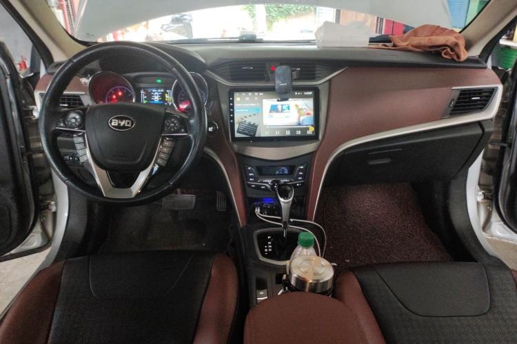 Used BYD G5 2014 1.5TID Automatic Flagship Model Center Console