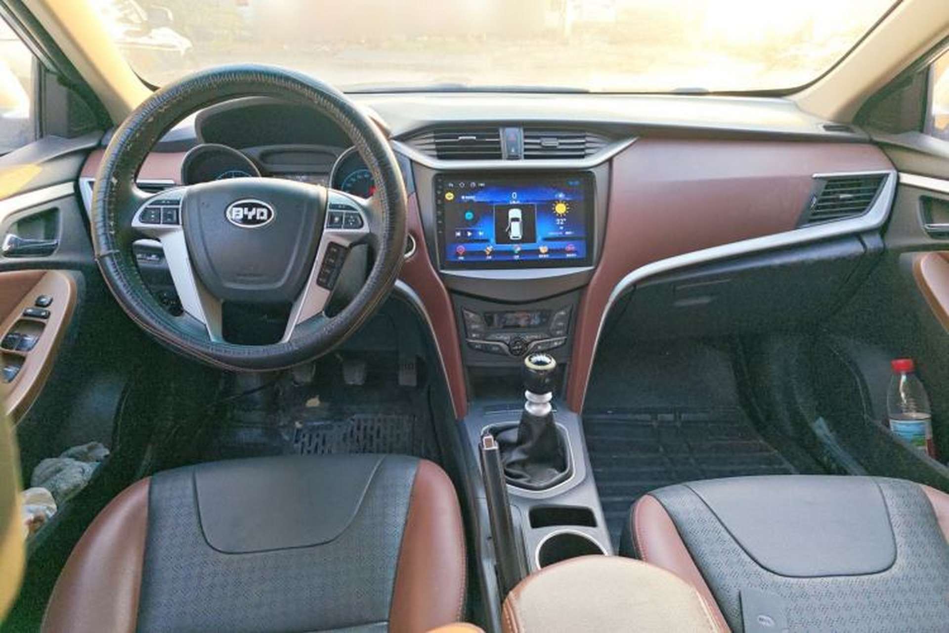 Used BYD G5 2014 1.5TI Manual Luxury Edition Center Console