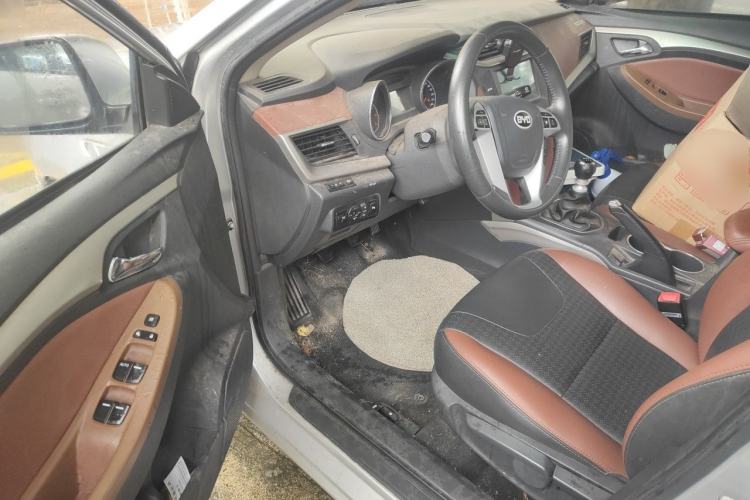 Used BYD G5 2014 1.5TI Manual Luxury Edition Driver Seat