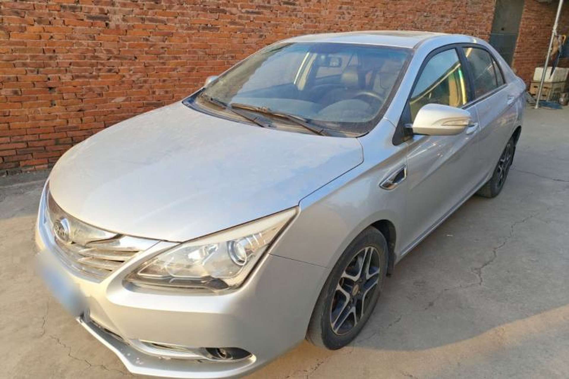 Used BYD G5 2014 1.5TI Manual Luxury Edition Front Left 45 Deg