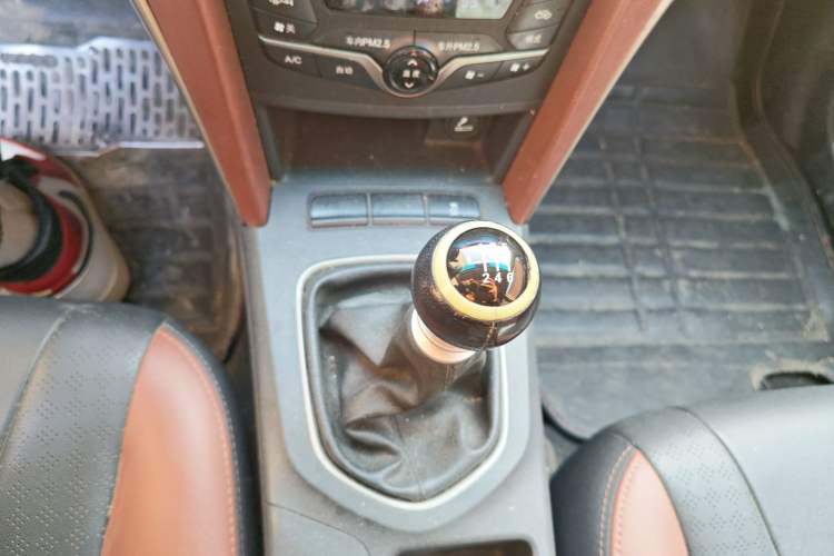 Used BYD G5 2014 1.5TI Manual Luxury Edition Gear Lever