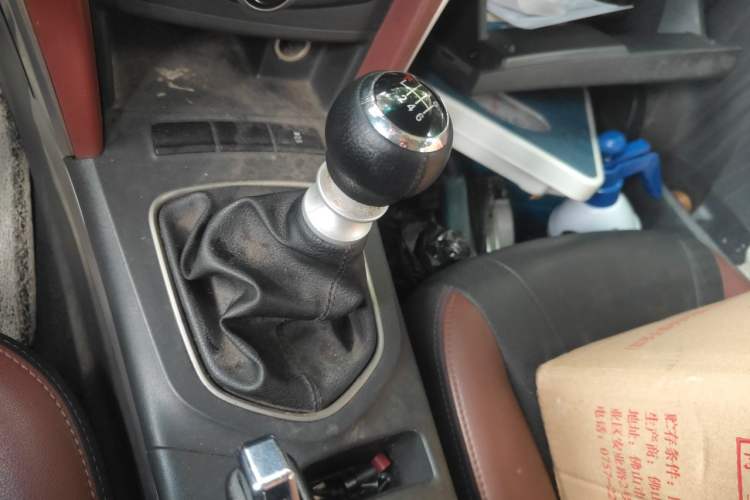 Used BYD G5 2014 1.5TI Manual Luxury Edition Gear Lever
