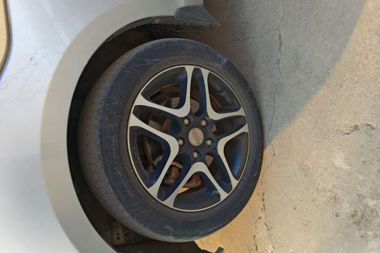 Used BYD G5 2014 1.5TI Manual Luxury Edition Left Front Wheel Hub