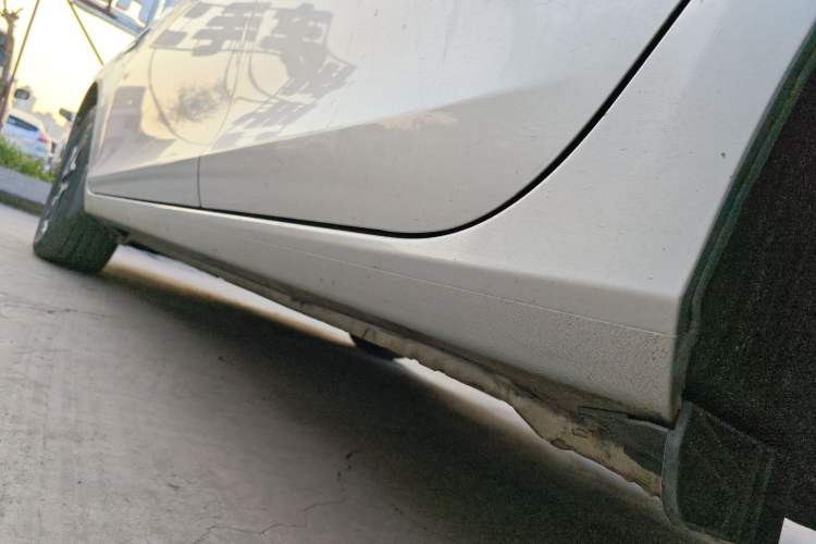 Used BYD G5 2014 1.5TI Manual Luxury Edition Left Side Sill