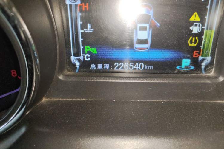 Used BYD G5 2014 1.5TID Automatic Flagship Model Odometer Close Up
