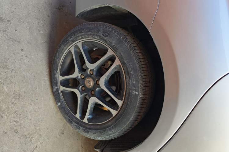 Used BYD G5 2014 1.5TI Manual Luxury Edition Right Rear Wheel Hub