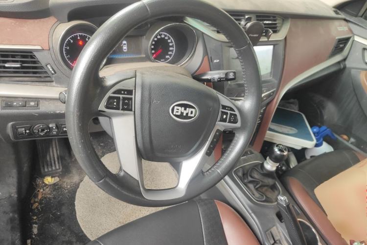 Used BYD G5 2014 1.5TI Manual Luxury Edition Steering Wheel